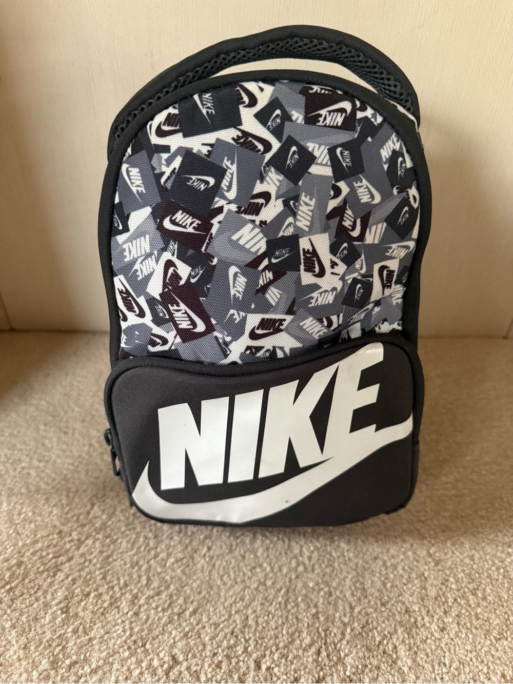 Nike Classic Logo Fuel Pack Lunchbox